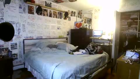 Snapshot of dbeamon92 chatting on February 24, 2:31 am dbeamon92 online show from February 24, 2:31 am