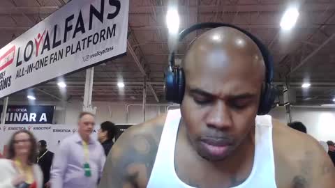 Snapshot of dcrush76 chatting on December 7, 12:52 am DCrush online show from December 7, 12:52 am