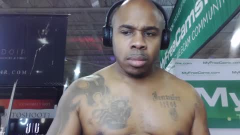 Snapshot of dcrush76 chatting on December 8, 1:24 am DCrush online show from December 8, 1:24 am