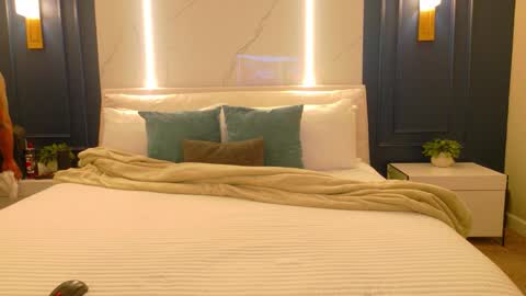 Snapshot of dcrush76 chatting on February 21, 1:28 am DCrush online show from February 21, 1:28 am