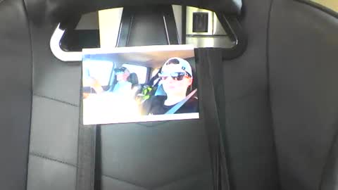Snapshot of ddawgkdawg chatting on June 27, 10:15 pm Ddawgtylol Kdawg online show from June 27, 10:15 pm