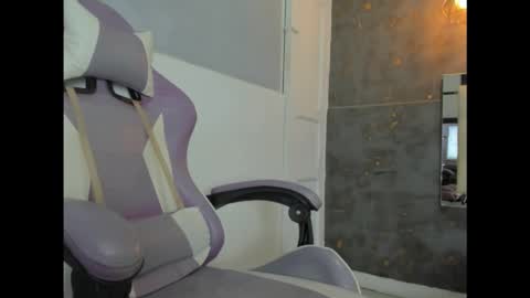 de_lirio online show from December 19, 1:18 pm