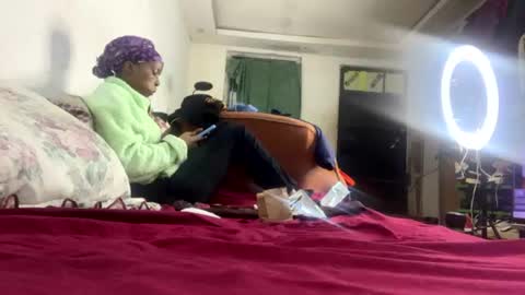 Snapshot of de_maskedcouple chatting on July 12, 1:40 am de_maskedcouple online show from July 12, 1:40 am