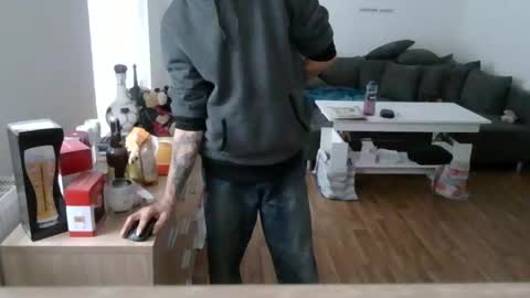 robert online show from March 15, 7:03 am