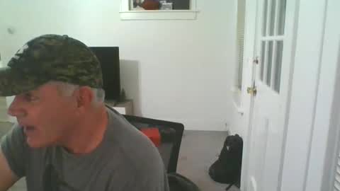 Snapshot of deano2nyc chatting on December 28, 3:58 am Deano DILF online show from December 28, 3:58 am