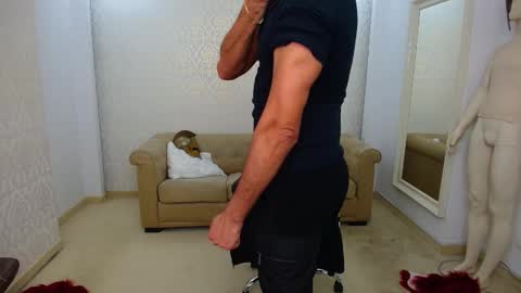 Snapshot of deanthorn chatting on January 13, 11:37 am DeanThorn online show from January 13, 11:37 am