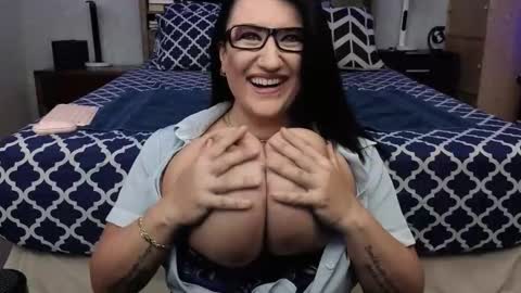 Snapshot of dear_rayna chatting on October 31, 12:00 am Rayna online show from October 31, 12:00 am