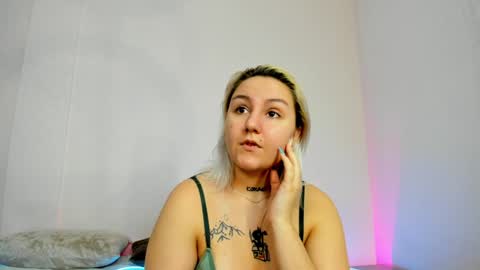 Debbie Mon Tue Fri Sun Sat GMT 3 1000am - 0400pm  online show from December 2, 9:28 pm