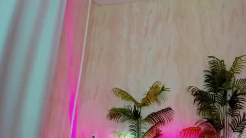 Debbie Mon Tue Fri Sun Sat GMT 3 1000am - 0400pm  online show from December 19, 4:02 pm