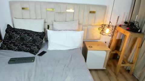 debora_heels_ online show from February 17, 11:29 am