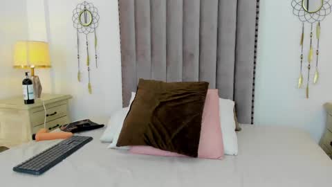 Debora online show from March 6, 2:40 pm