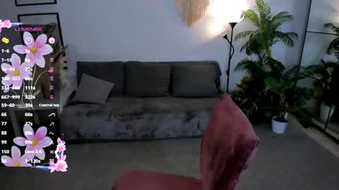 Snapshot of deca_dance chatting on April 30, 4:35 pm Ask me online show from April 30, 4:35 pm
