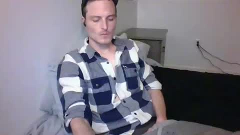 Snapshot of dee4dayz19 chatting on October 31, 2:01 am Dee4dayz online show from October 31, 2:01 am