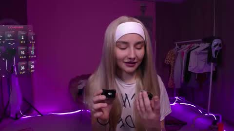 Kayla online show from November 25, 10:26 am