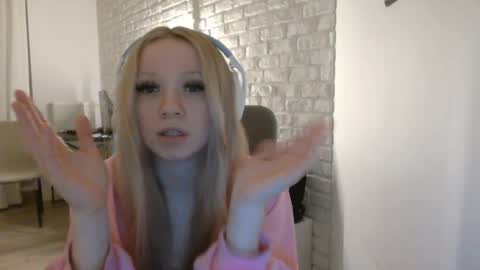 Amanda online show from May 24, 9:20 pm