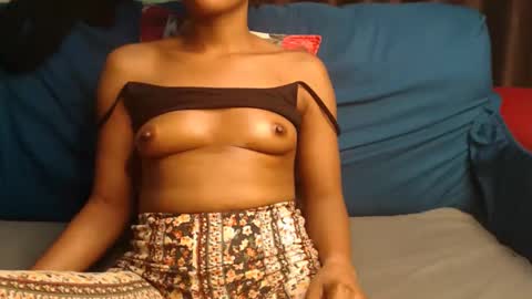 Dee online show from February 10, 7:40 pm