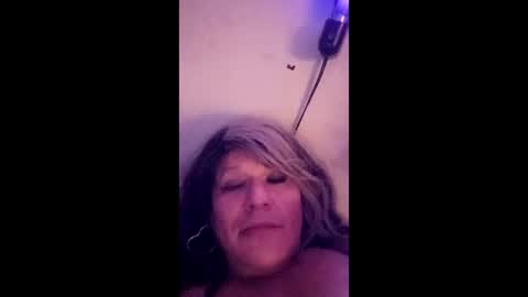 Snapshot of deedeedoll1982 chatting on December 20, 12:01 pm Plus size Tranny ready for you all online show from December 20, 12:01 pm