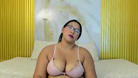 deepandcurvy online show from July 2, 12:22 pm