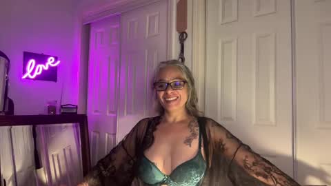 Snapshot of degeneratesaint chatting on September 23, 2:36 am Tori online show from September 23, 2:36 am