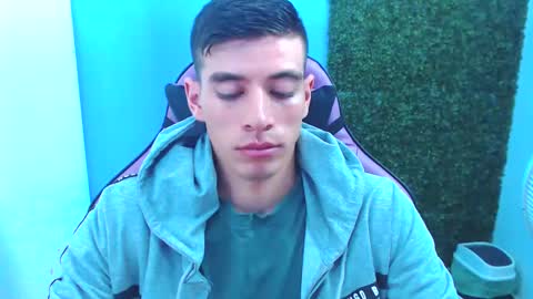 Snapshot of deiby_baby chatting on December 3, 2:03 am DEIBY online show from December 3, 2:03 am