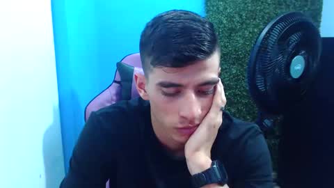 Snapshot of deiby_baby chatting on December 13, 3:38 am DEIBY online show from December 13, 3:38 am