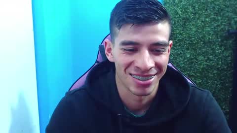 Snapshot of deiby_baby chatting on December 14, 2:45 am DEIBY online show from December 14, 2:45 am