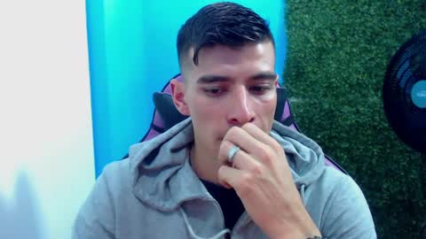 Snapshot of deiby_baby chatting on December 18, 10:02 pm DEIBY online show from December 18, 10:02 pm