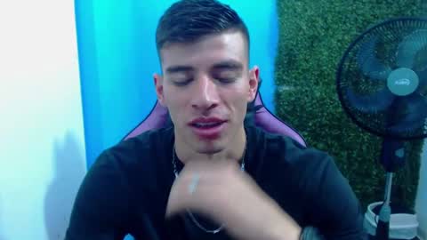 Snapshot of deiby_baby chatting on December 19, 8:13 pm DEIBY online show from December 19, 8:13 pm