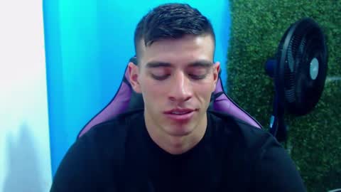 Snapshot of deiby_baby chatting on December 28, 12:47 am DEIBY online show from December 28, 12:47 am