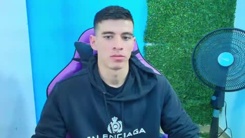 Snapshot of deiby_baby chatting on February 14, 9:43 pm DEIBY online show from February 14, 9:43 pm