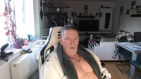 Snapshot of deinprinz2312 chatting on March 16, 5:44 am deinprinz2312 online show from March 16, 5:44 am