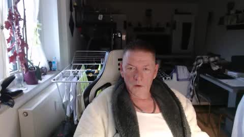Snapshot of deinprinz2312 chatting on March 17, 5:33 am deinprinz2312 online show from March 17, 5:33 am