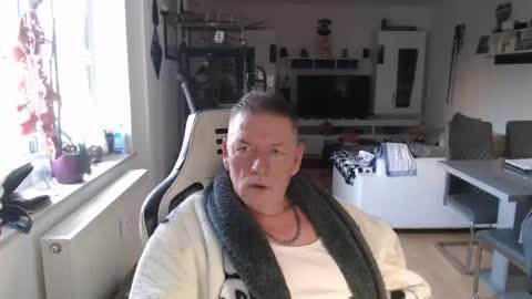 Snapshot of deinprinz2312 chatting on March 18, 6:27 am deinprinz2312 online show from March 18, 6:27 am