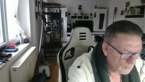 Snapshot of deinprinz2312 chatting on April 20, 5:32 am deinprinz2312 online show from April 20, 5:32 am