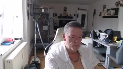 Snapshot of deinprinz2312 chatting on June 2, 4:14 am deinprinz2312 online show from June 2, 4:14 am