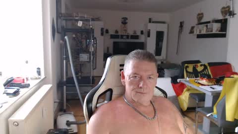 Snapshot of deinprinz2312 chatting on June 14, 3:52 am deinprinz2312 online show from June 14, 3:52 am