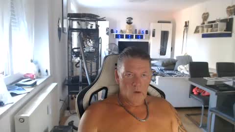 Snapshot of deinprinz2312 chatting on August 8, 5:09 am deinprinz2312 online show from August 8, 5:09 am