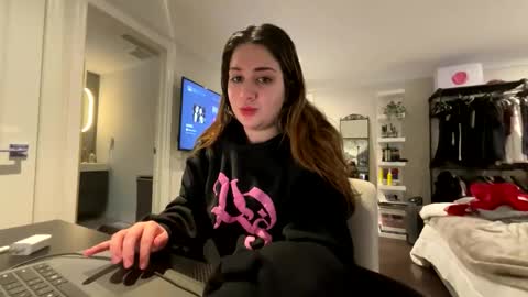 Delara V online show from February 21, 9:05 pm