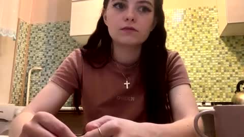 Snapshot of deliciastombaugh chatting on April 1, 1:28 am Kiki online show from April 1, 1:28 am