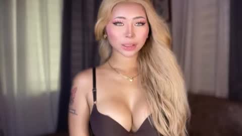 Snapshot of deliciousfaye chatting on April 6, 4:57 am Hello your loving faye 3 online show from April 6, 4:57 am
