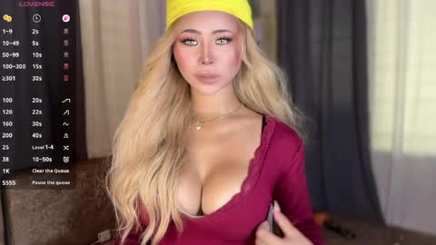 Snapshot of deliciousfaye chatting on April 22, 8:17 am Hello your loving faye 3 online show from April 22, 8:17 am