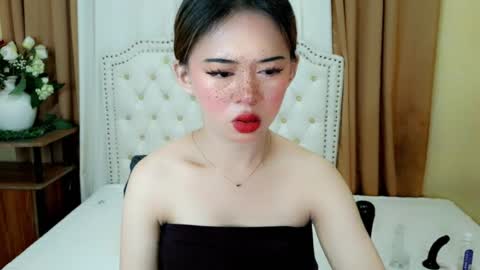 Snapshot of deliciously_sophie chatting on June 13, 2:53 am Sophie online show from June 13, 2:53 am
