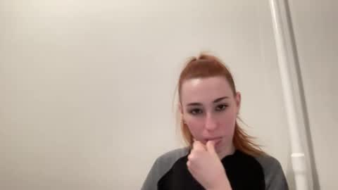 Snapshot of deliverysmile chatting on February 18, 1:43 am Delivery      online show from February 18, 1:43 am