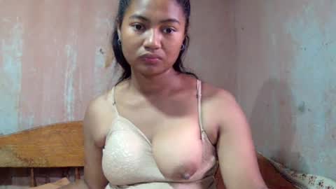 Snapshot of delorahoneyy chatting on August 5, 10:18 am Angels online show from August 5, 10:18 am