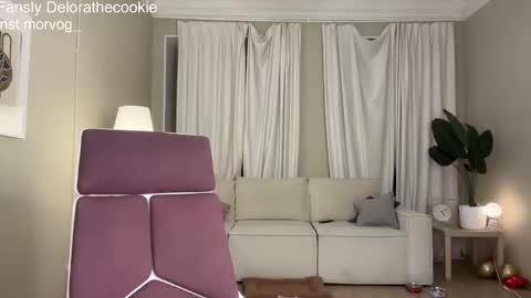 Delora online show from December 3, 9:46 pm