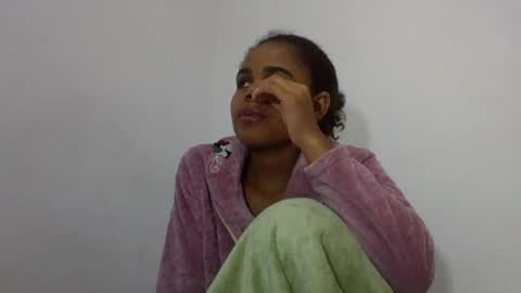 delphine online show from June 24, 5:06 am