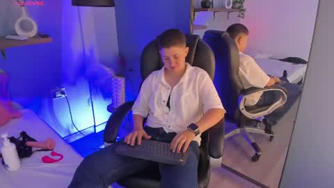 Snapshot of deluca_vega chatting on June 12, 12:59 pm Deluca Vega online show from June 12, 12:59 pm