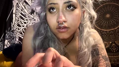 Snapshot of deluxxxeblu chatting on December 12, 8:03 am TankinBody online show from December 12, 8:03 am