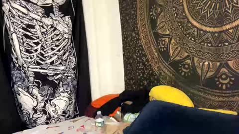 Snapshot of deluxxxeblu chatting on January 5, 5:41 am TankinBody online show from January 5, 5:41 am