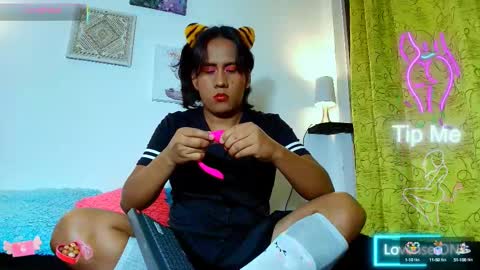 Snapshot of dember_osohot chatting on March 4, 5:53 am dember_osohot online show from March 4, 5:53 am